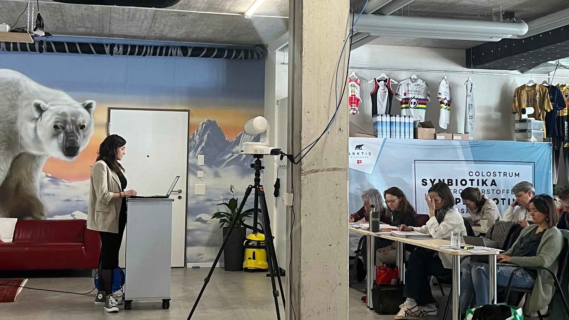 Aufnahme einer Weiterbildung in den Räumen der Arktis Biopharma Schweiz