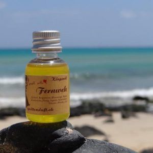Naturkosmetik Öl mit Strand im Hintergrund