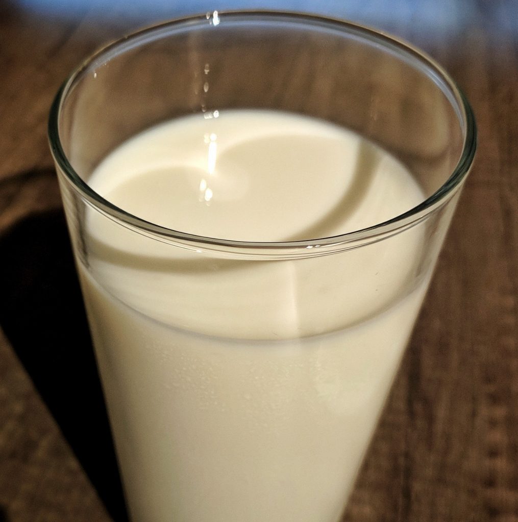 Ein Glas Milch bedeutet für viele Menschen Laktoseintoleranz